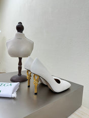 KNOT HIGH PUMP IN WHITE AND GOLD METAL HEEL 9 CM