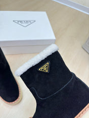 SUEDE BOOTS BLACK WITH SHEARLING LINING AND RUBBER FLATFORM SOLE