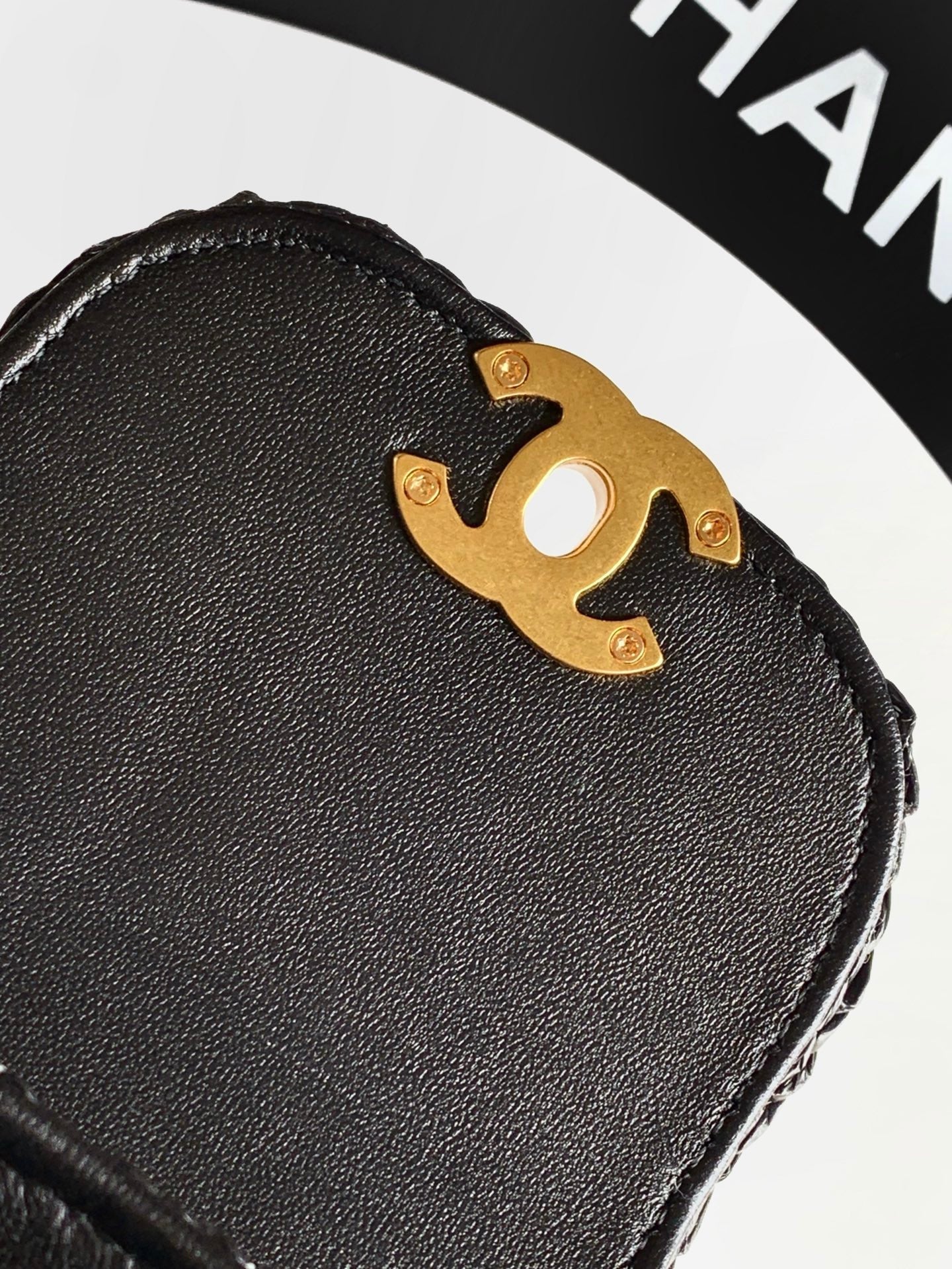 CHANEL 26S TOP HANDLE BAG 19 IN BLACK RAFFIA AND CALFSKIN GOLD HARDWARE