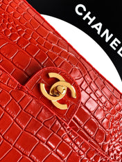 CHANEL 26S SOUPLISSIMO MAXI FLAP MEDIUM 32 IN RED CROCODILE-EMBOSSED CALFSKIN GOLD HARDWARE