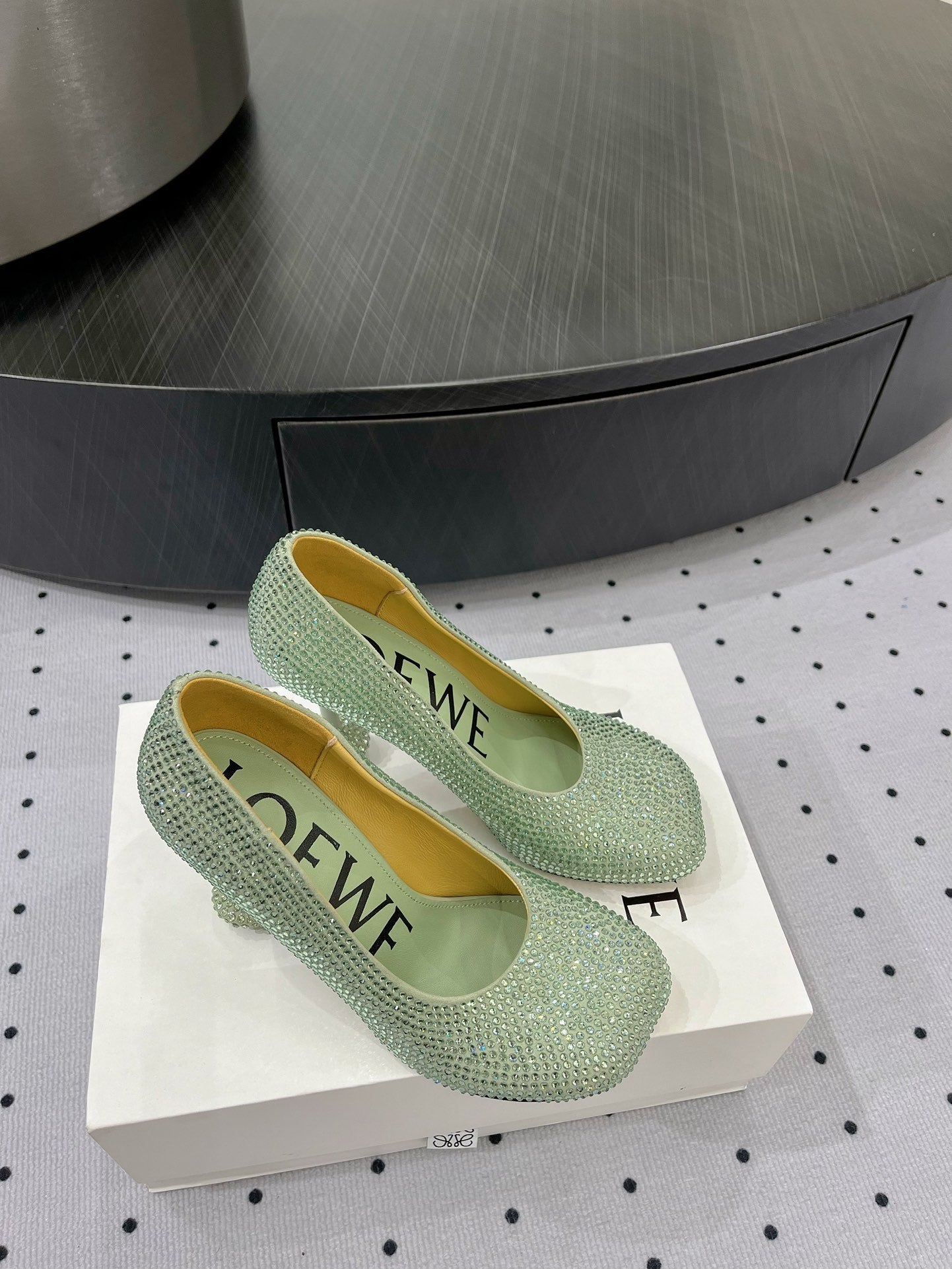Loew pump 100 in suede and allover rhinestones pastel green