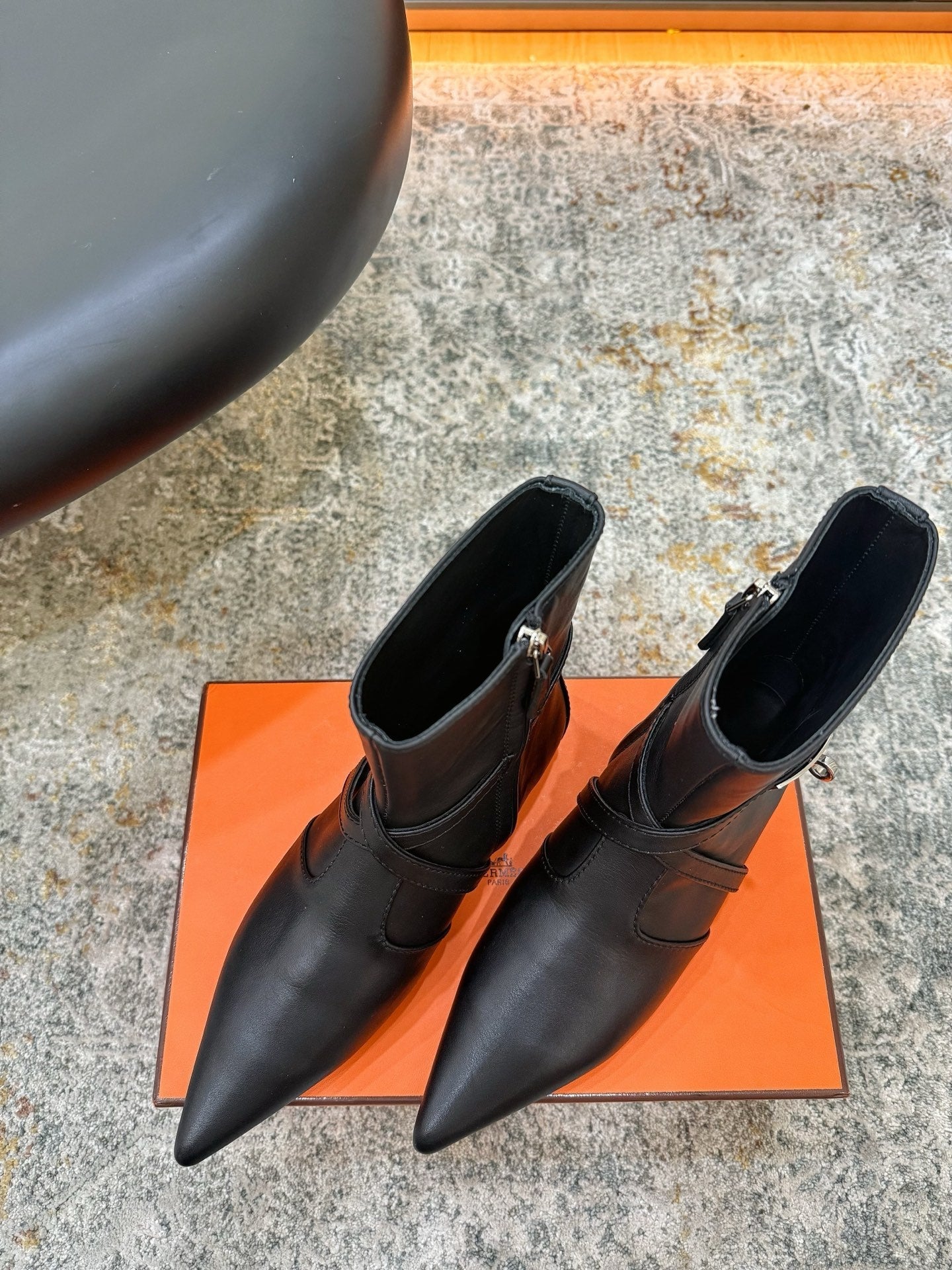 HM 26S FLAT ANKLE BOOTS IN BLACK CALFSKIN