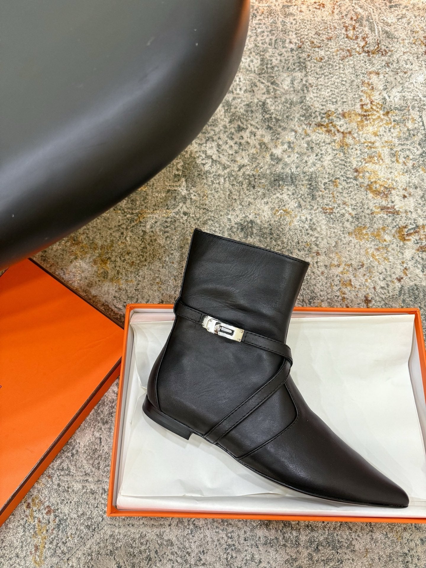 HM 26S FLAT ANKLE BOOTS IN BLACK CALFSKIN