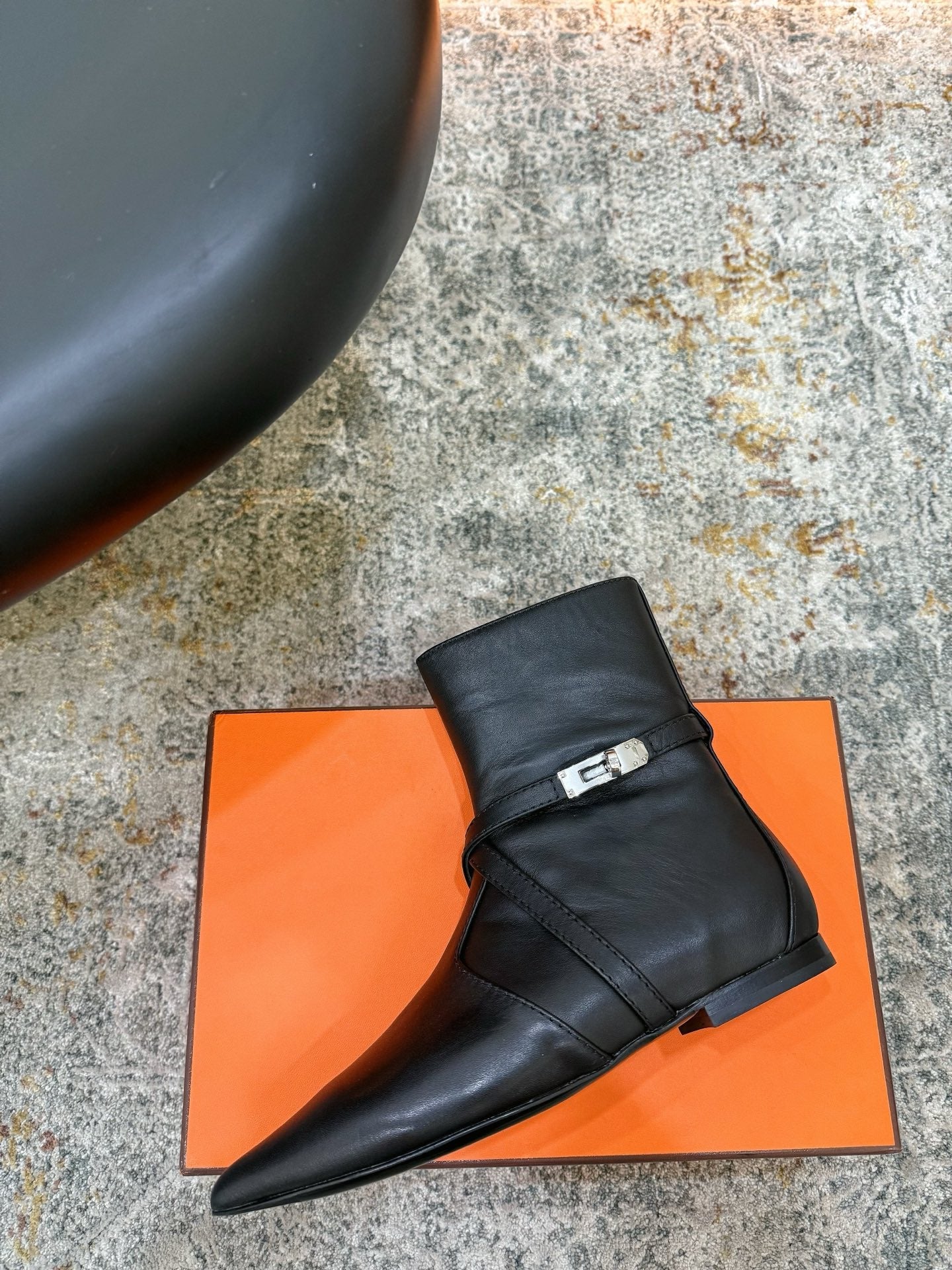HM 26S FLAT ANKLE BOOTS IN BLACK CALFSKIN
