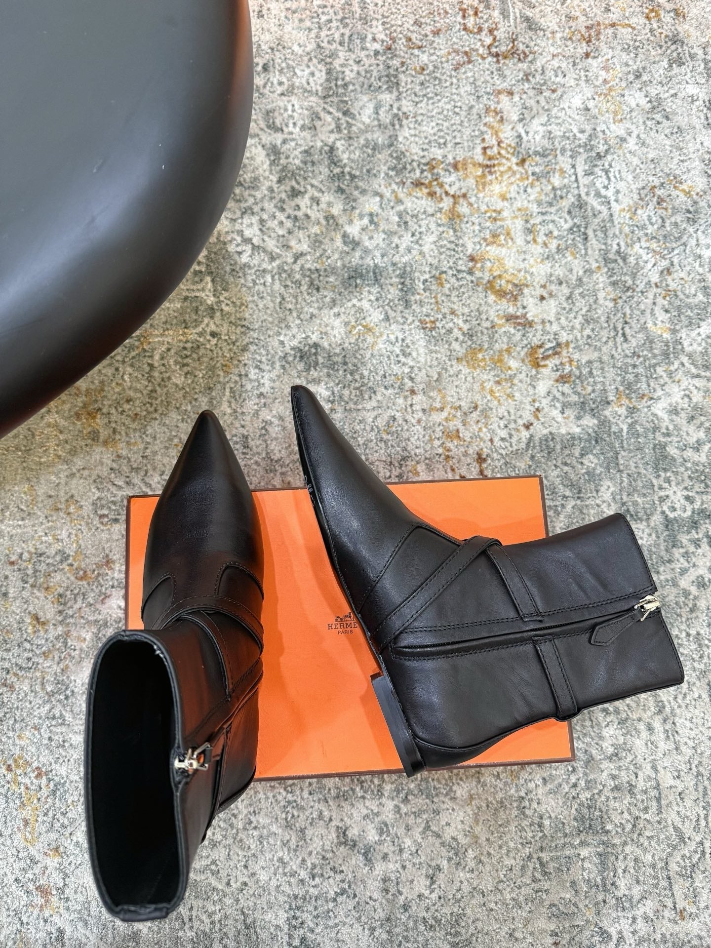 HM 26S FLAT ANKLE BOOTS IN BLACK CALFSKIN