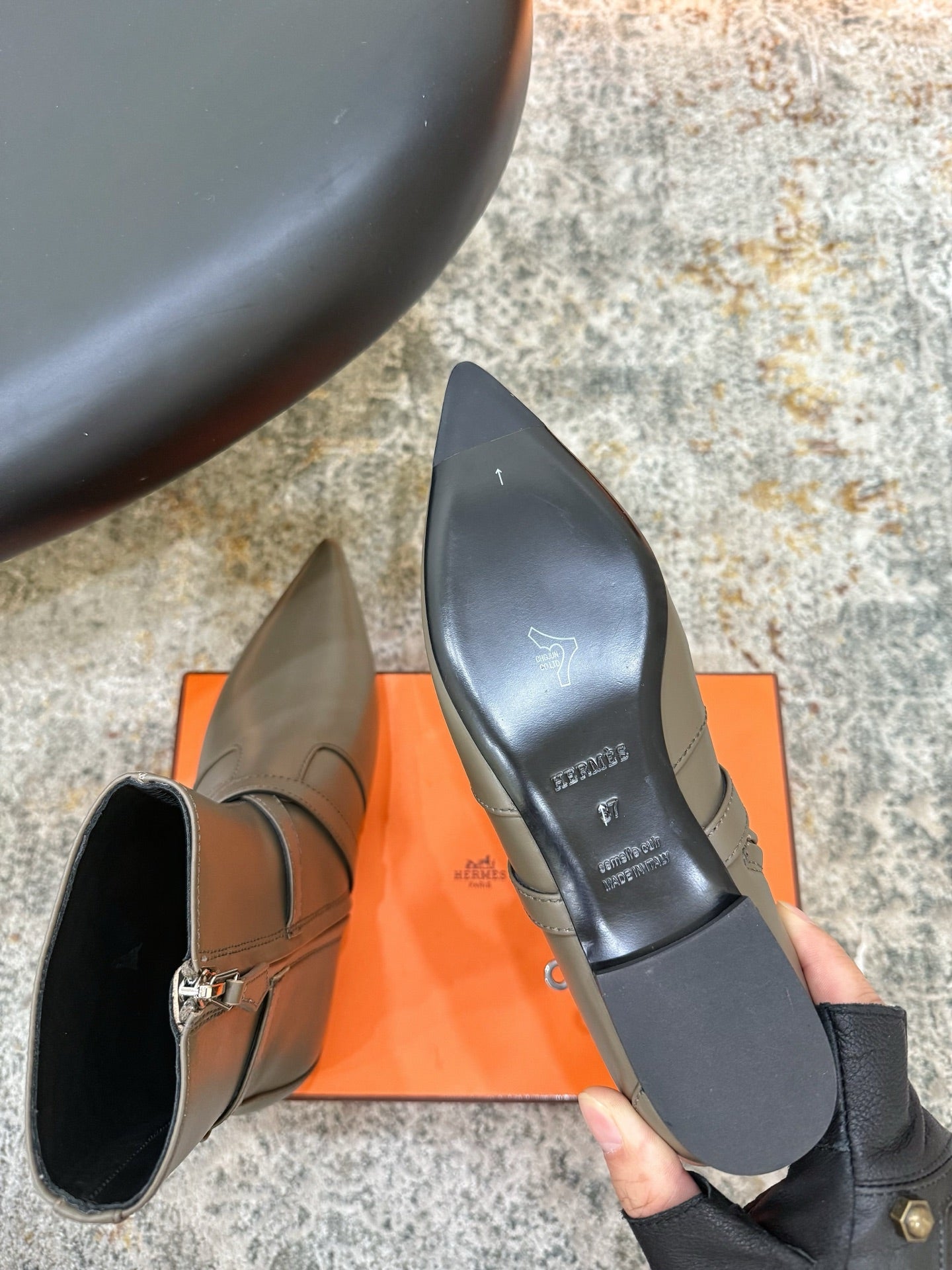 HM 26S FLAT ANKLE BOOTS IN KHAKI GREY CALFSKIN