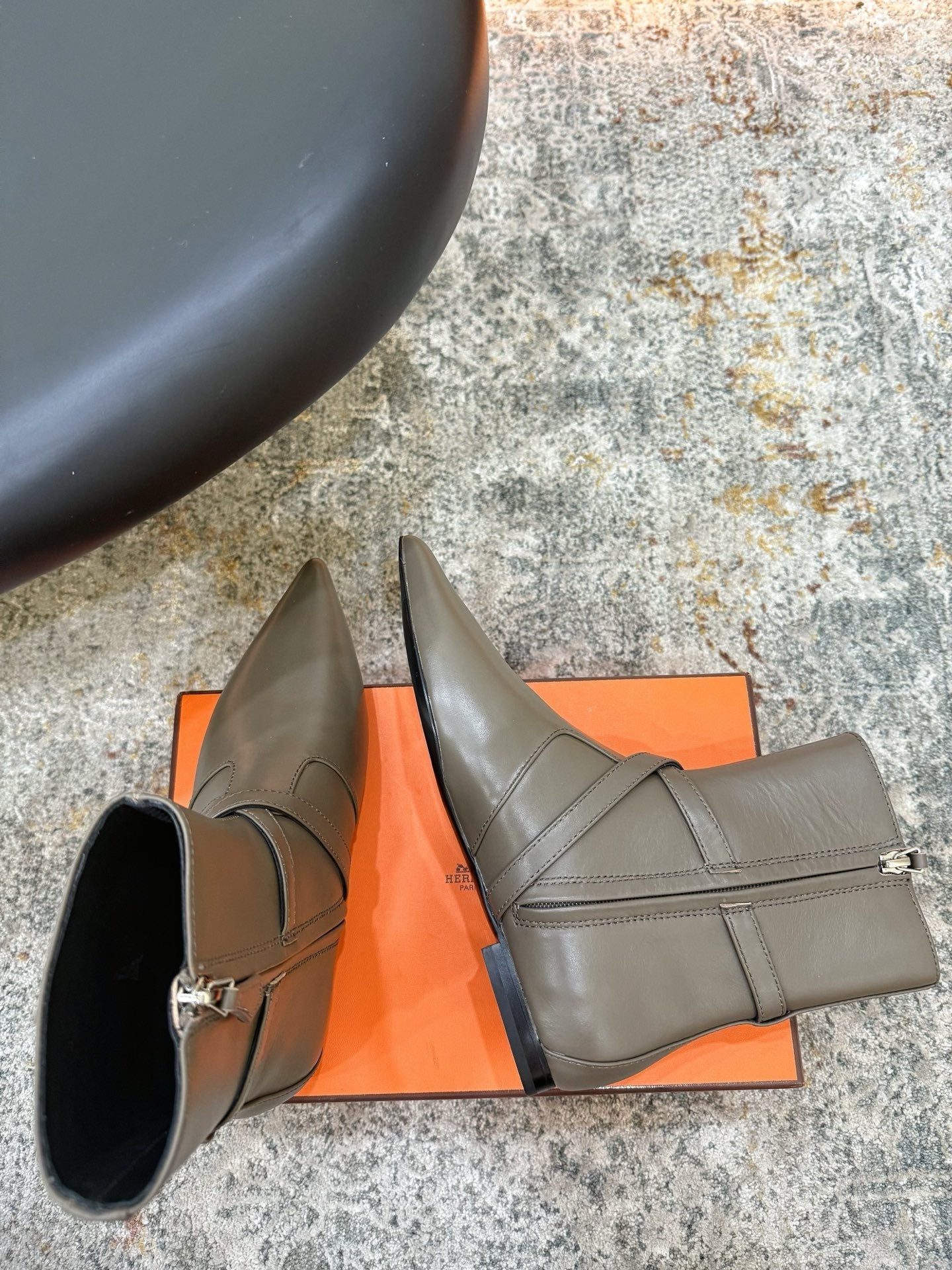 HM 26S FLAT ANKLE BOOTS IN KHAKI GREY CALFSKIN