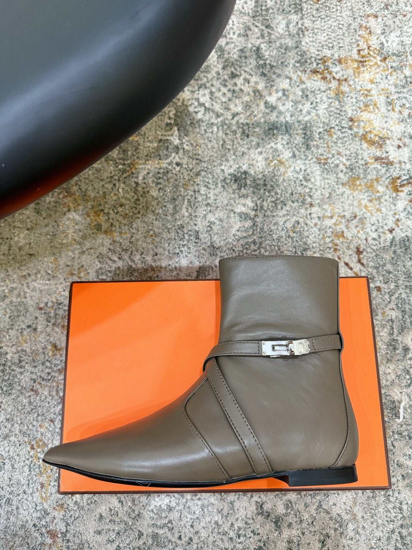 HM 26S FLAT ANKLE BOOTS IN KHAKI GREY CALFSKIN