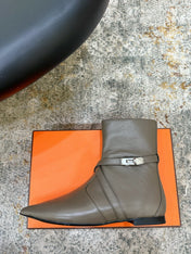 HM 26S FLAT ANKLE BOOTS IN KHAKI GREY CALFSKIN