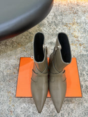 HM 26S FLAT ANKLE BOOTS IN KHAKI GREY CALFSKIN