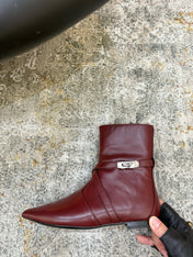 HM 26S FLAT ANKLE BOOTS IN WINE RED CALFSKIN