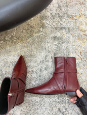 HM 26S FLAT ANKLE BOOTS IN WINE RED CALFSKIN