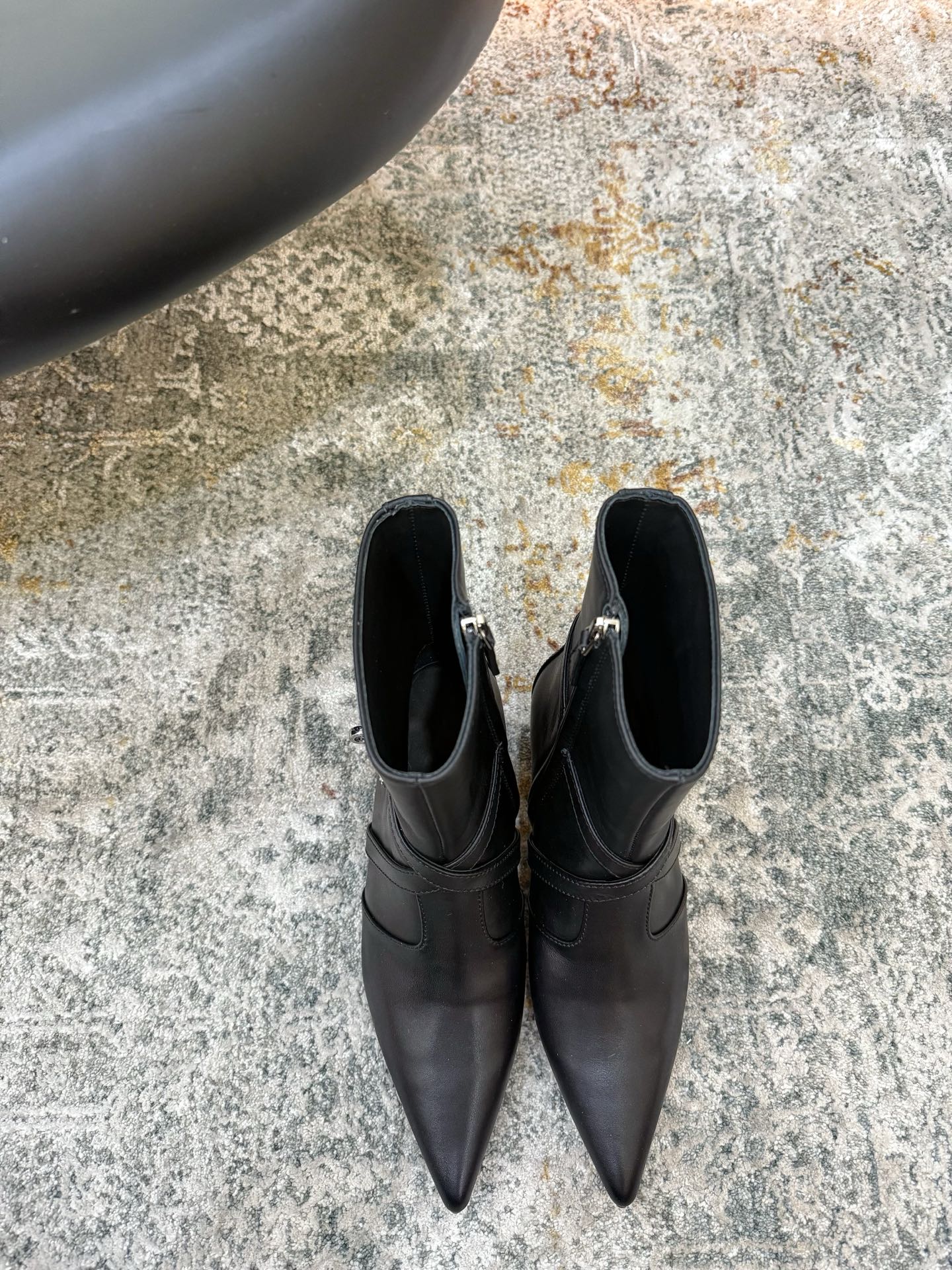 HM 26S POINTED-TOE ANKLE BOOTS 35 MM IN BLACK CALFSKIN