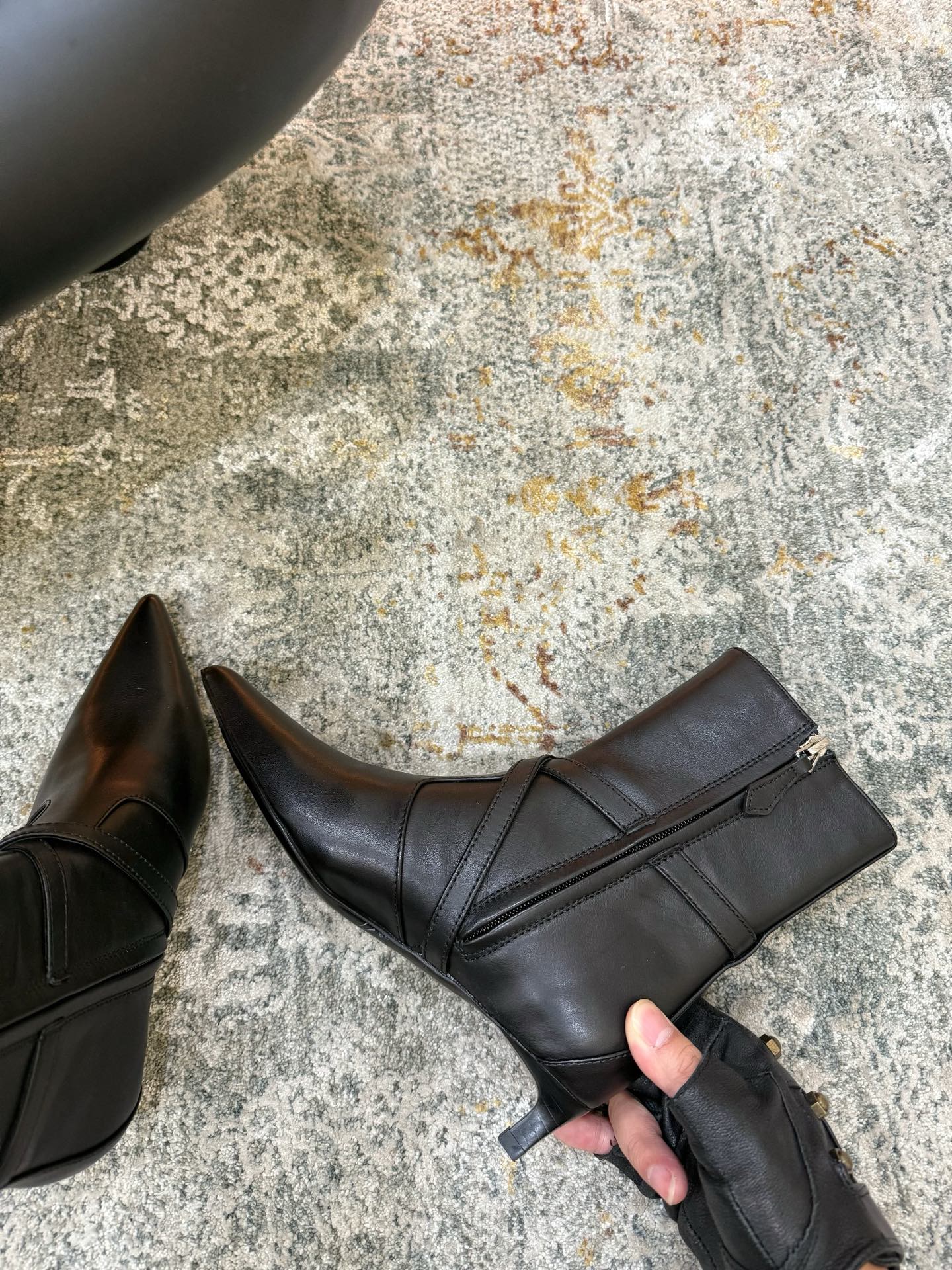 HM 26S POINTED-TOE ANKLE BOOTS 35 MM IN BLACK CALFSKIN