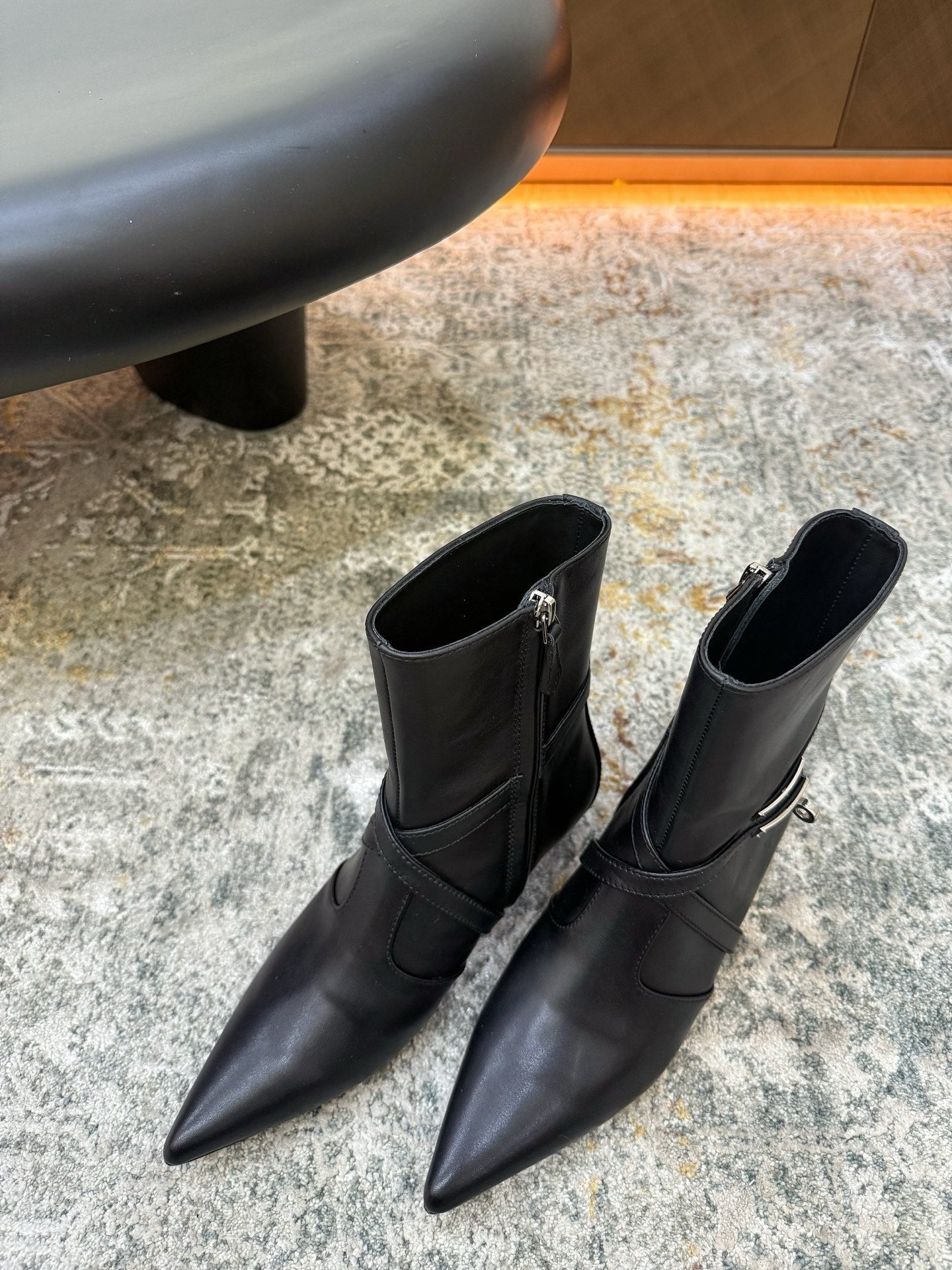 HM 26S POINTED-TOE ANKLE BOOTS 35 MM IN BLACK CALFSKIN