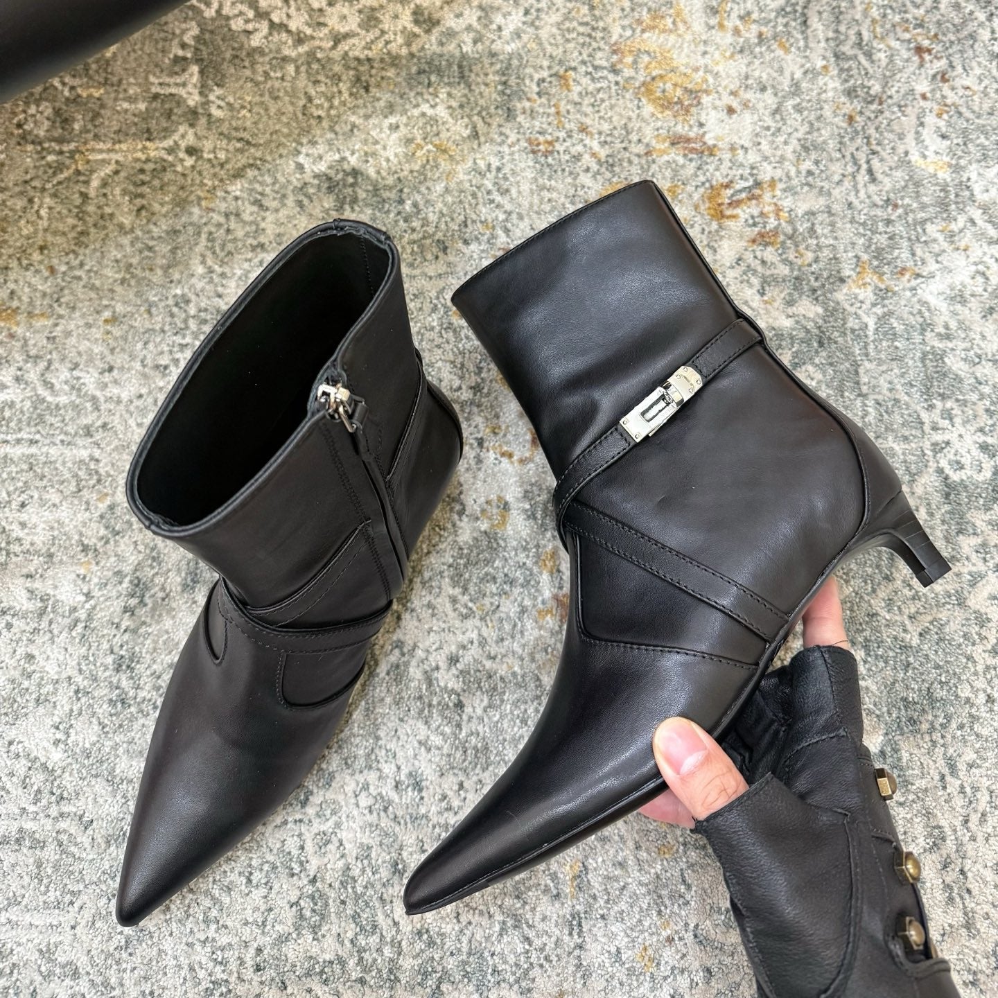 HM 26S POINTED-TOE ANKLE BOOTS 35 MM IN BLACK CALFSKIN