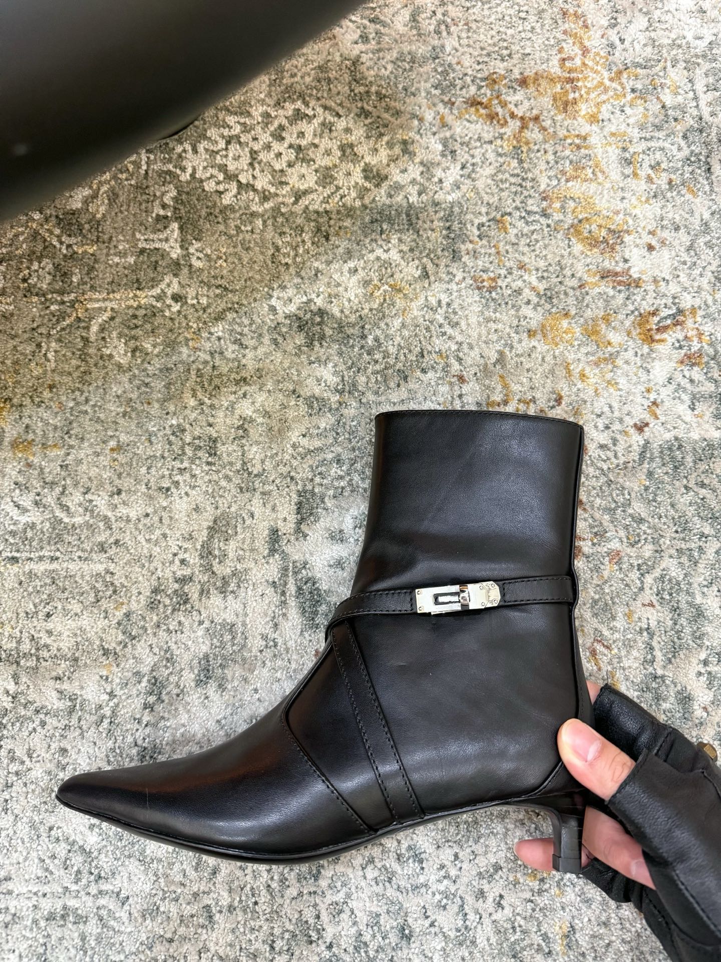 HM 26S POINTED-TOE ANKLE BOOTS 35 MM IN BLACK CALFSKIN