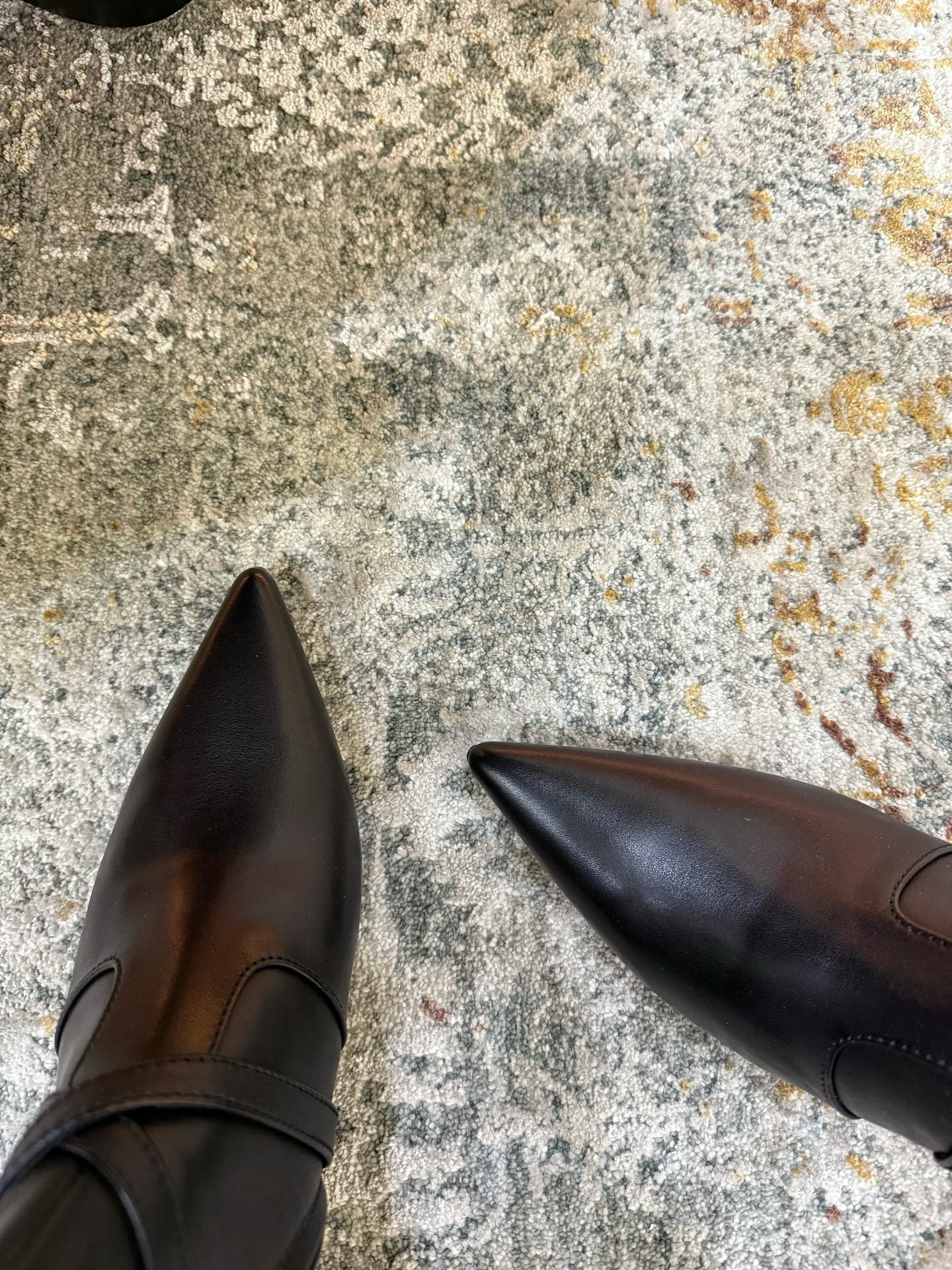 HM 26S POINTED-TOE ANKLE BOOTS 35 MM IN BLACK CALFSKIN