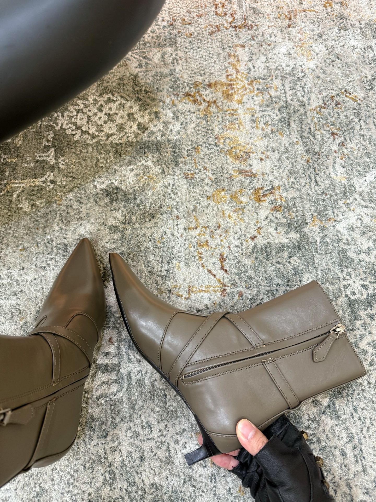 HM 26S POINTED-TOE ANKLE BOOTS 35 MM IN KHAKI GREY CALFSKIN