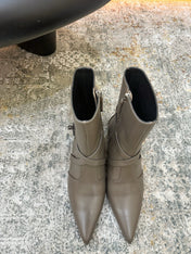 HM 26S POINTED-TOE ANKLE BOOTS 35 MM IN KHAKI GREY CALFSKIN