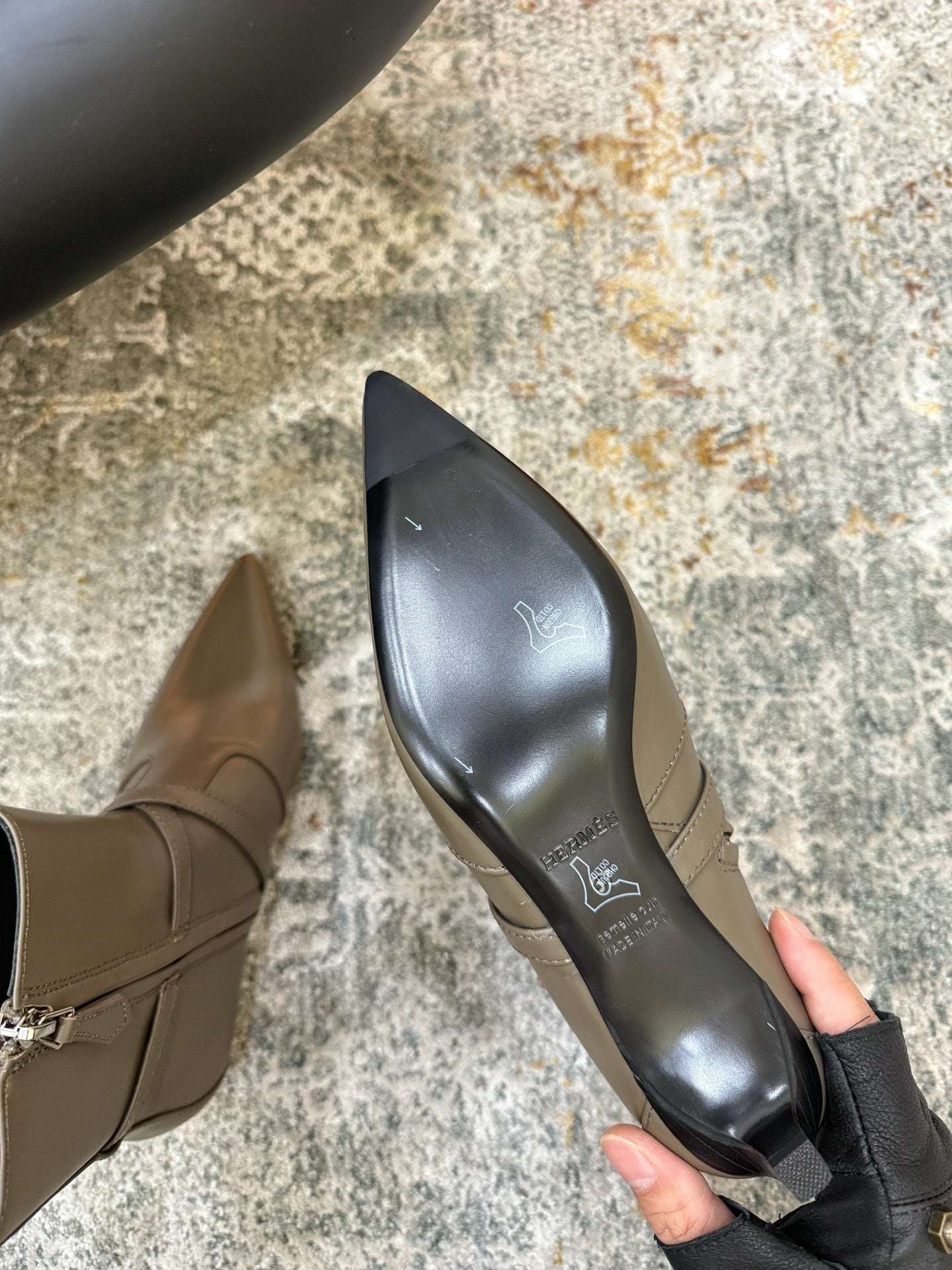HM 26S POINTED-TOE ANKLE BOOTS 35 MM IN KHAKI GREY CALFSKIN
