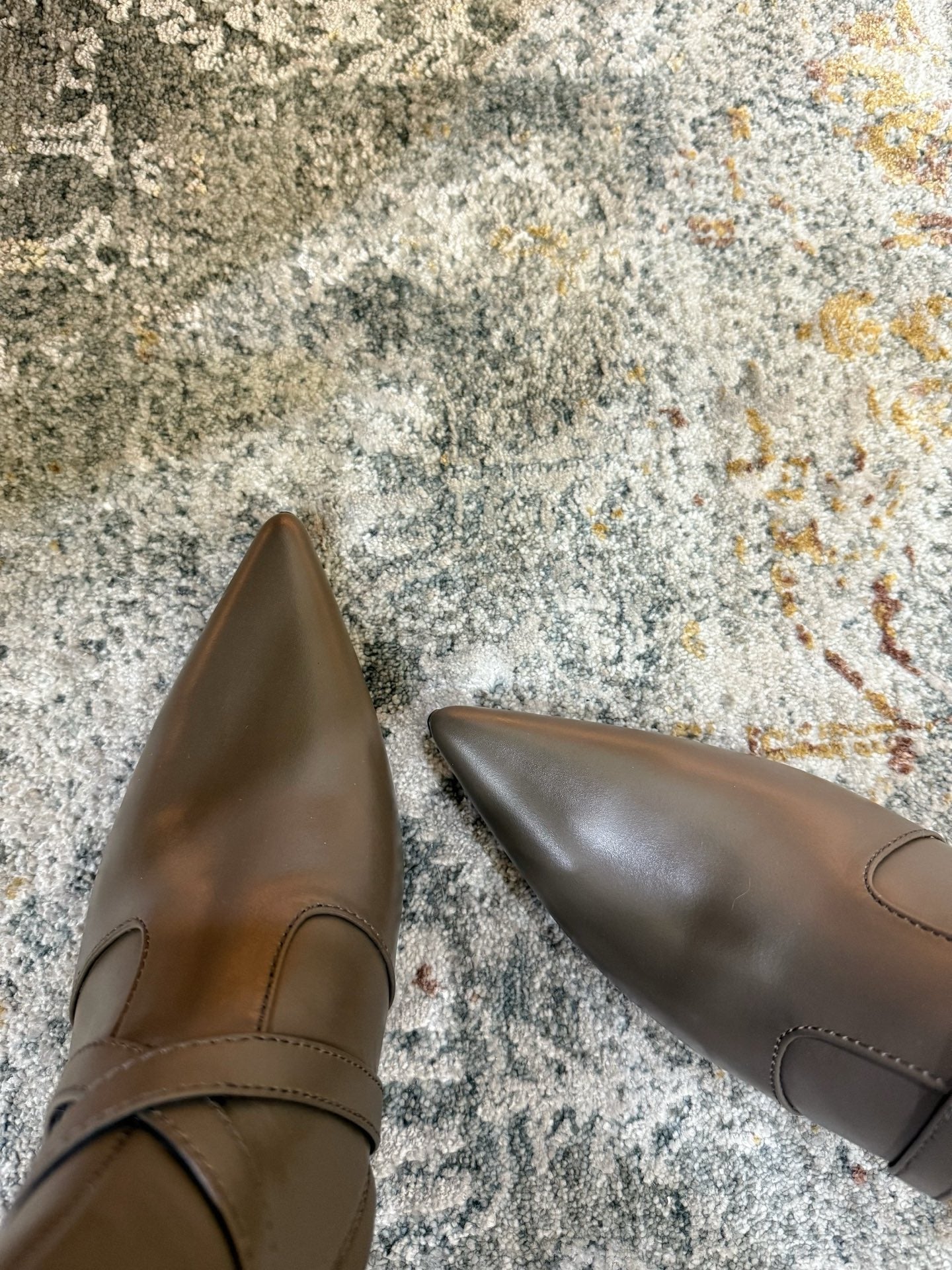 HM 26S POINTED-TOE ANKLE BOOTS 35 MM IN KHAKI GREY CALFSKIN