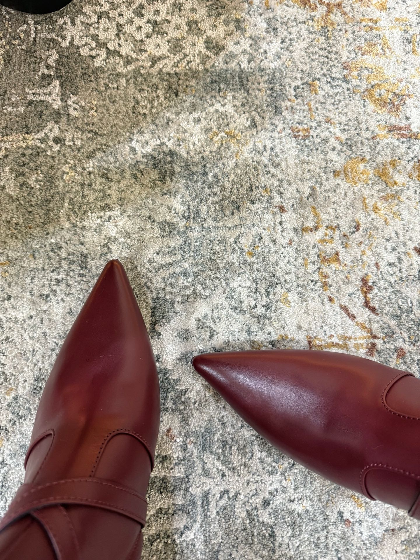 HM 26S POINTED-TOE ANKLE BOOTS 35 MM IN WINE RED CALFSKIN 