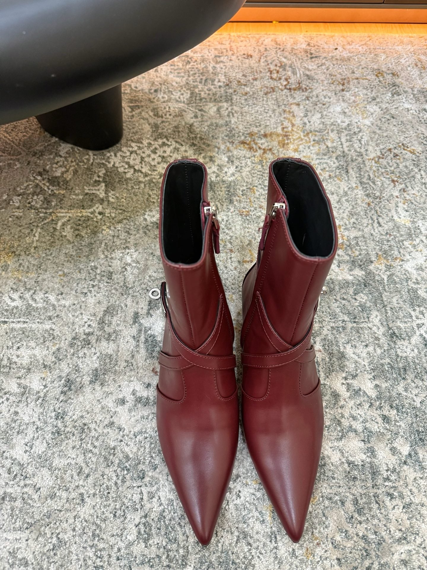 HM 26S POINTED-TOE ANKLE BOOTS 35 MM IN WINE RED CALFSKIN 
