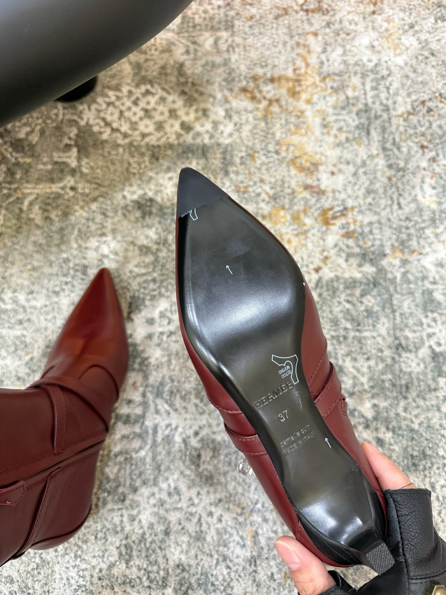 HM 26S POINTED-TOE ANKLE BOOTS 35 MM IN WINE RED CALFSKIN 