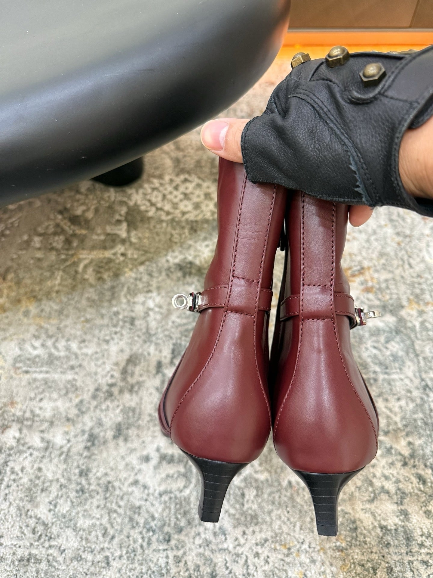 HM 26S POINTED-TOE ANKLE BOOTS 35 MM IN WINE RED CALFSKIN 