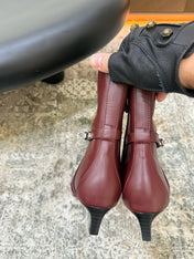 HM 26S POINTED-TOE ANKLE BOOTS 35 MM IN WINE RED CALFSKIN 