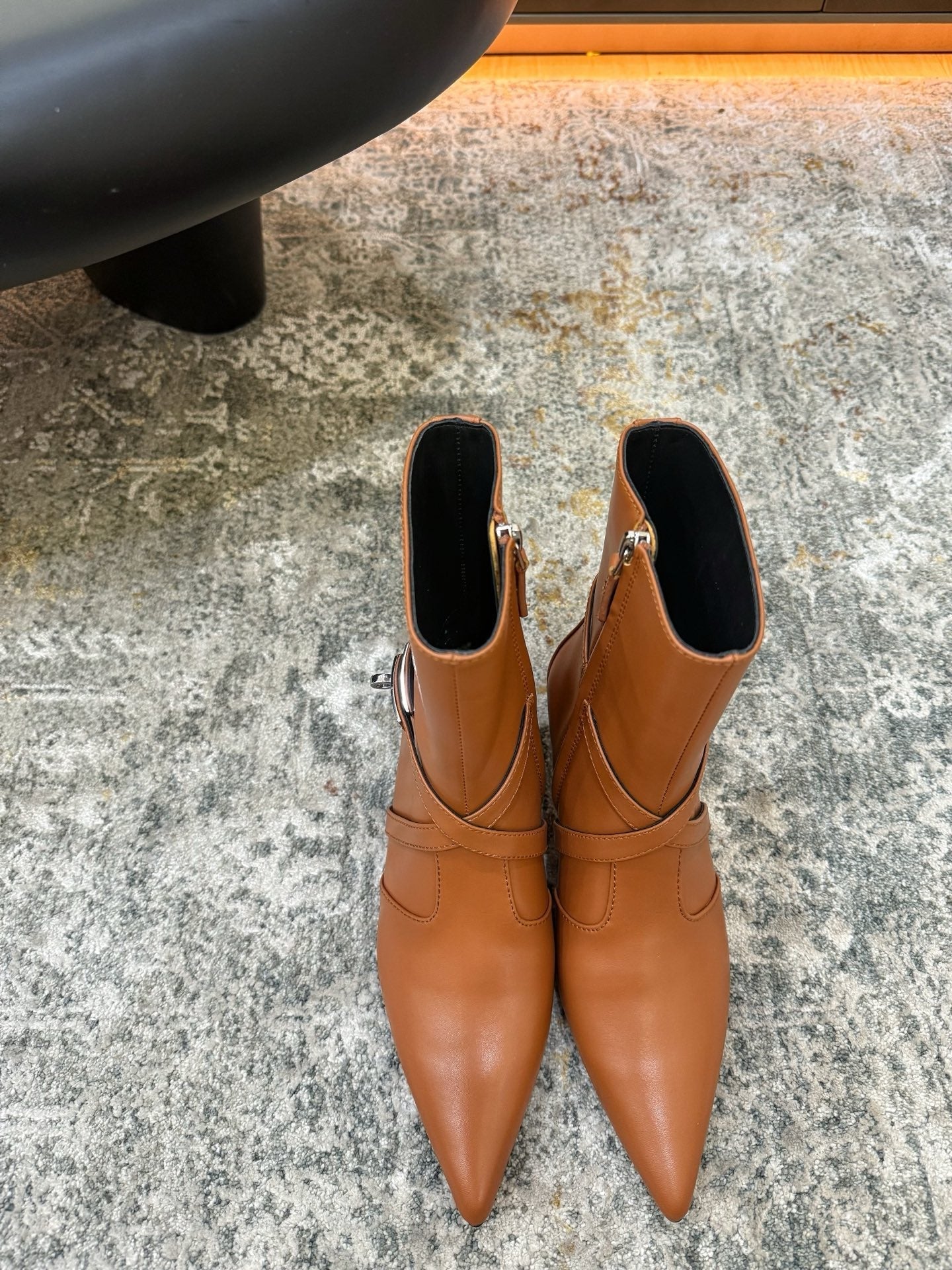 HM 26S POINTED-TOE ANKLE BOOTS 35 MM IN COGNAC BROWN CALFSKIN 
