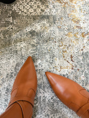 HM 26S POINTED-TOE ANKLE BOOTS 35 MM IN COGNAC BROWN CALFSKIN 
