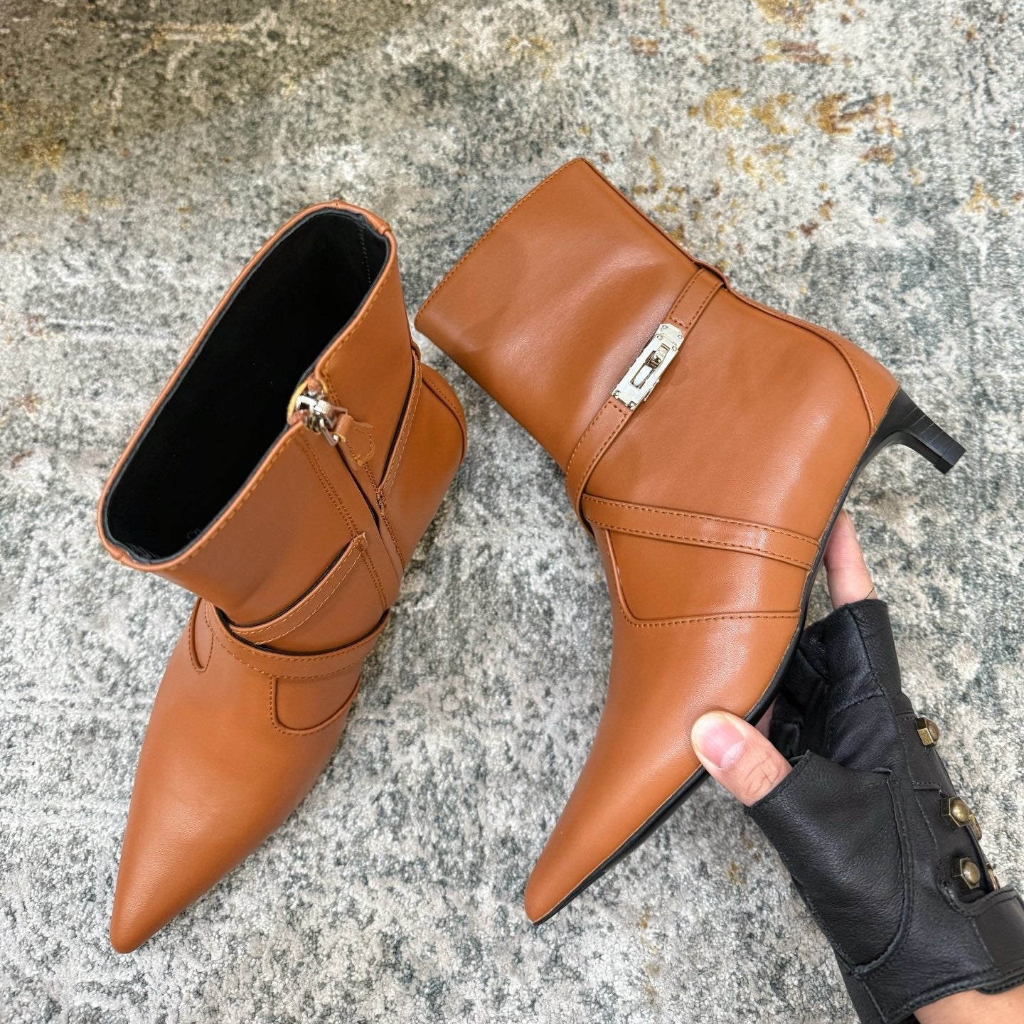 HM 26S POINTED-TOE ANKLE BOOTS 35 MM IN COGNAC BROWN CALFSKIN 