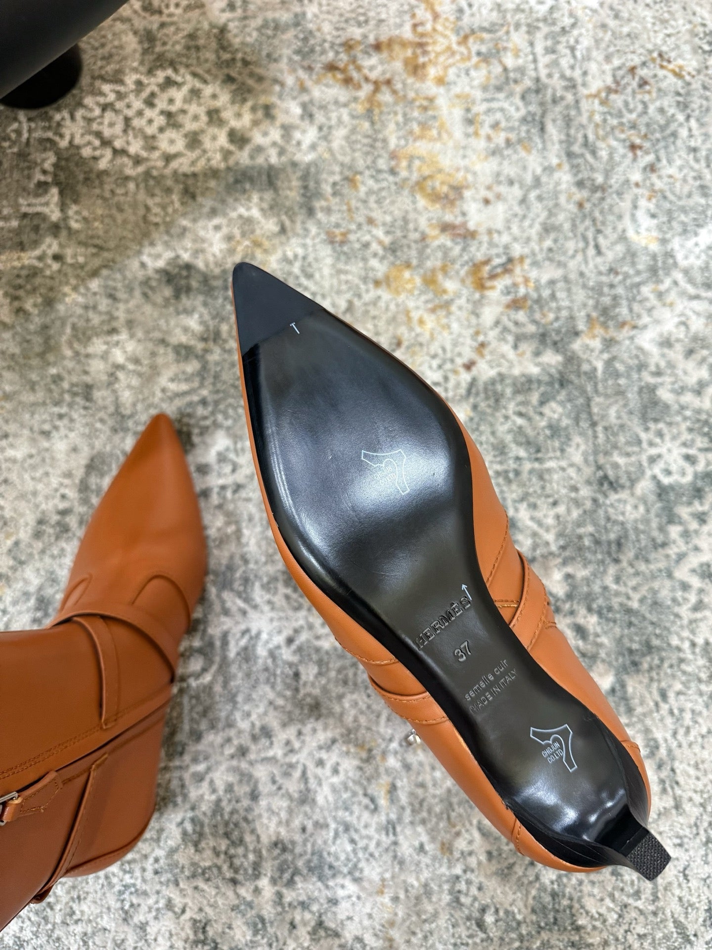 HM 26S POINTED-TOE ANKLE BOOTS 35 MM IN COGNAC BROWN CALFSKIN 