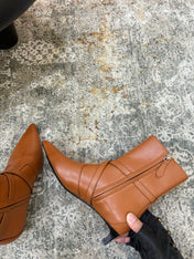 HM 26S POINTED-TOE ANKLE BOOTS 35 MM IN COGNAC BROWN CALFSKIN 