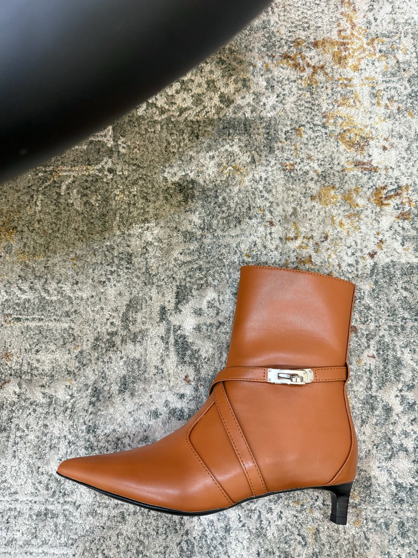 HM 26S POINTED-TOE ANKLE BOOTS 35 MM IN COGNAC BROWN CALFSKIN 