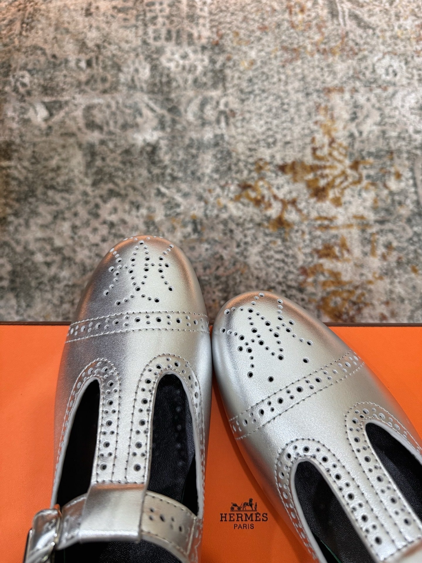 HM 26S PERFORATED BALLET FLATS IN SILVER CALFSKIN