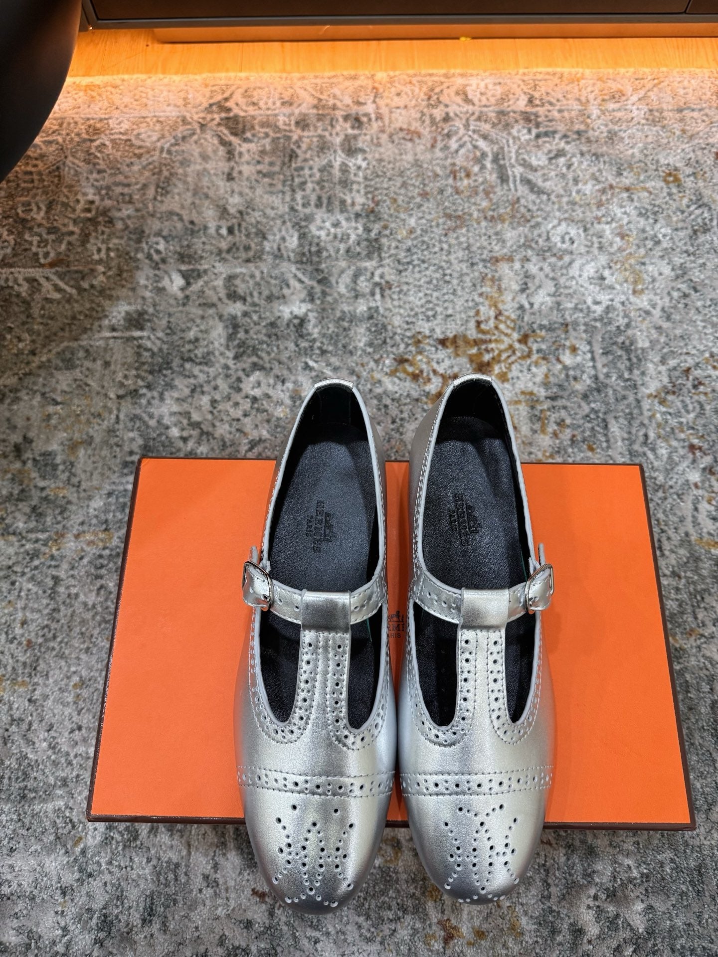 HM 26S PERFORATED BALLET FLATS IN SILVER CALFSKIN
