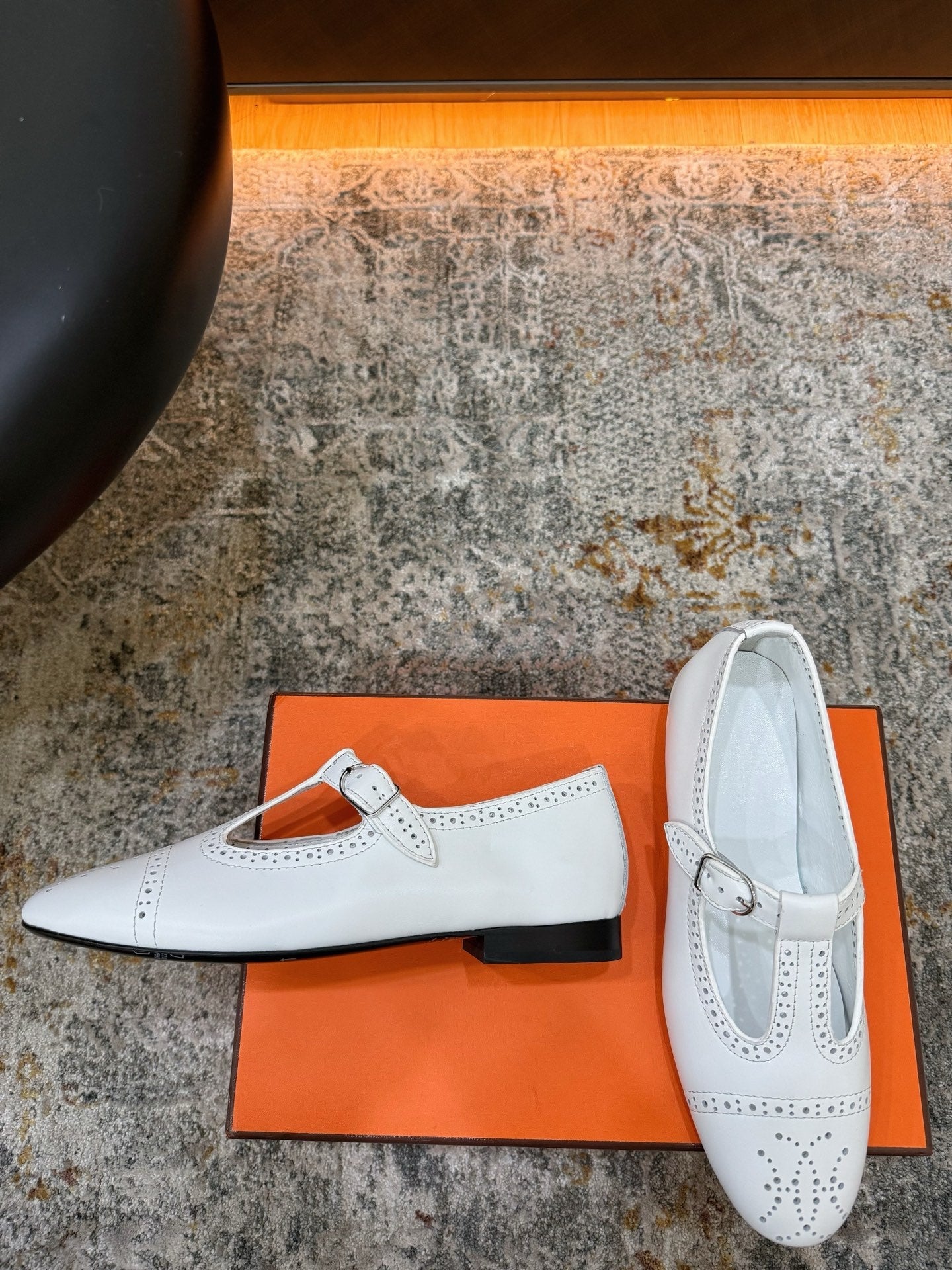 HM 26S PERFORATED BALLET FLATS IN WHITE CALFSKIN