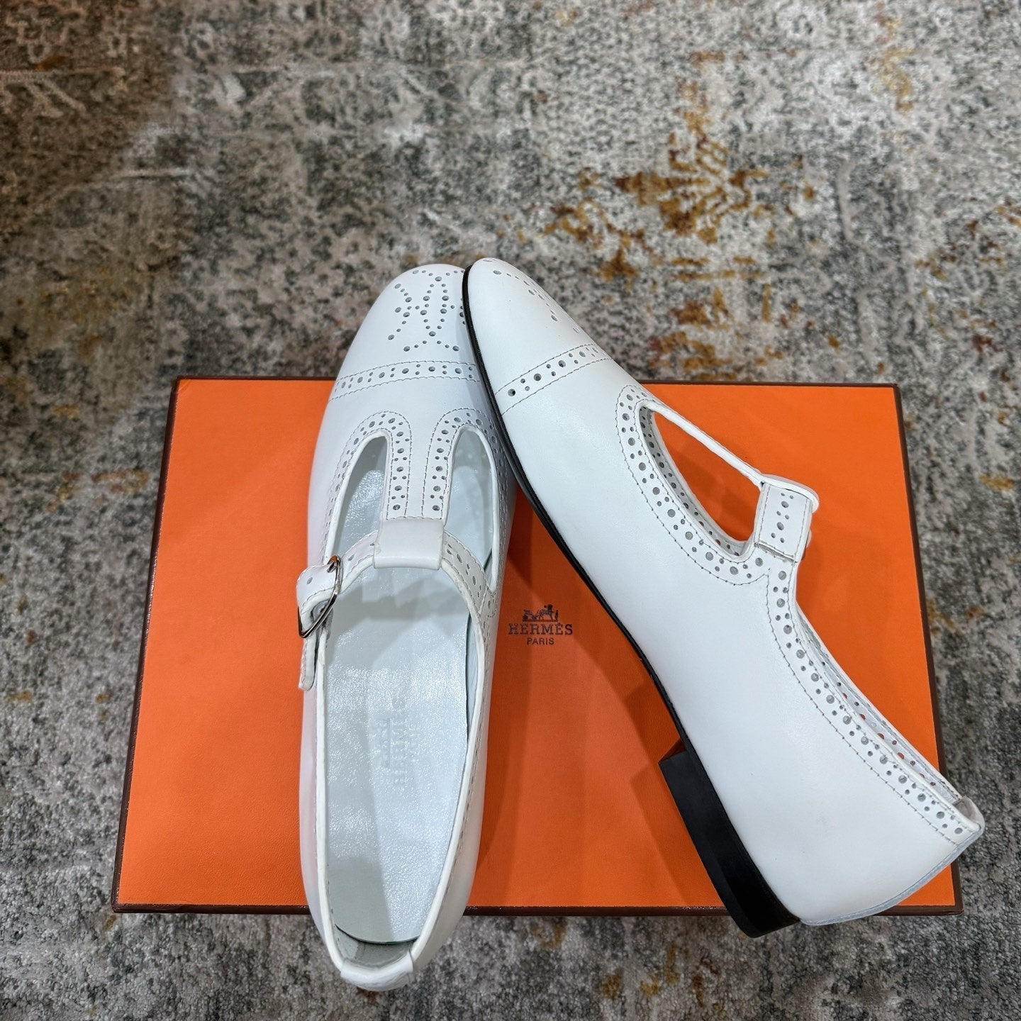 HM 26S PERFORATED BALLET FLATS IN WHITE CALFSKIN