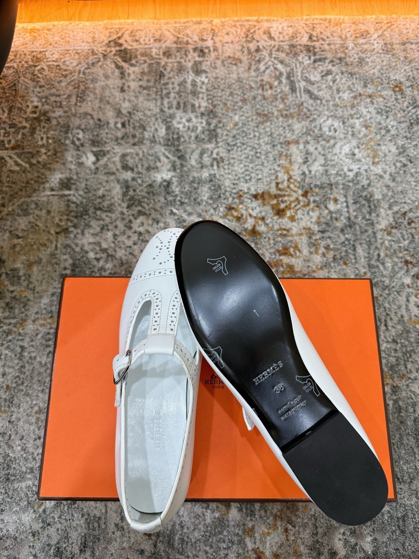 HM 26S PERFORATED BALLET FLATS IN WHITE CALFSKIN