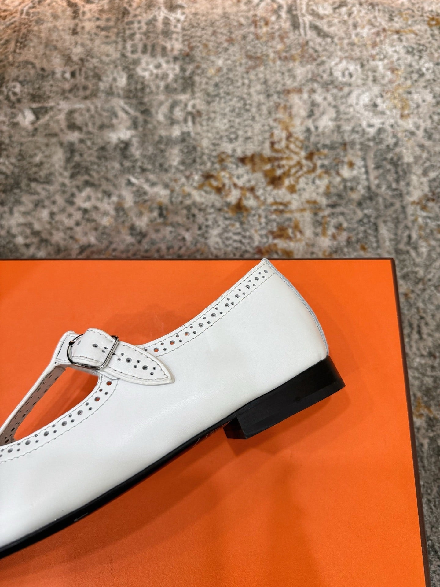 HM 26S PERFORATED BALLET FLATS IN WHITE CALFSKIN