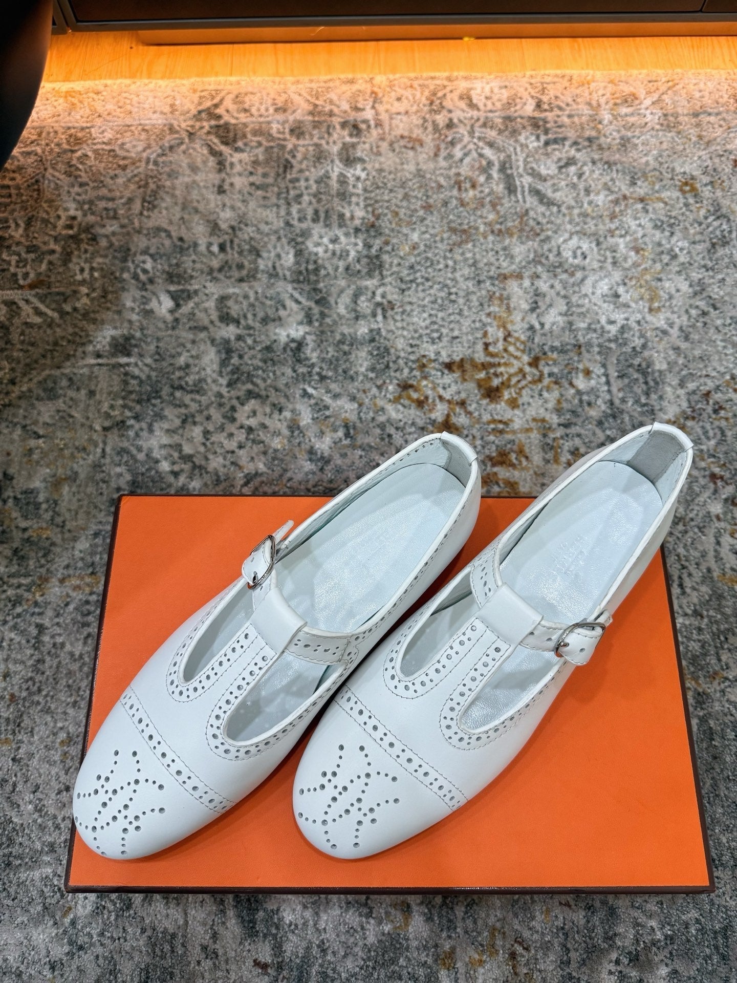 HM 26S PERFORATED BALLET FLATS IN WHITE CALFSKIN