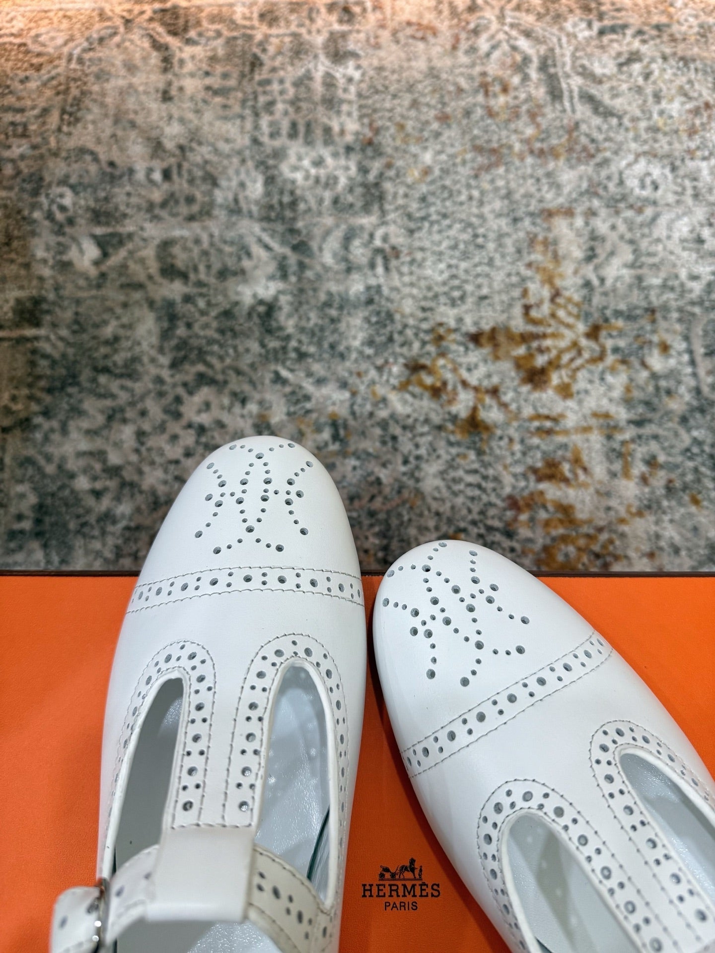 HM 26S PERFORATED BALLET FLATS IN WHITE CALFSKIN