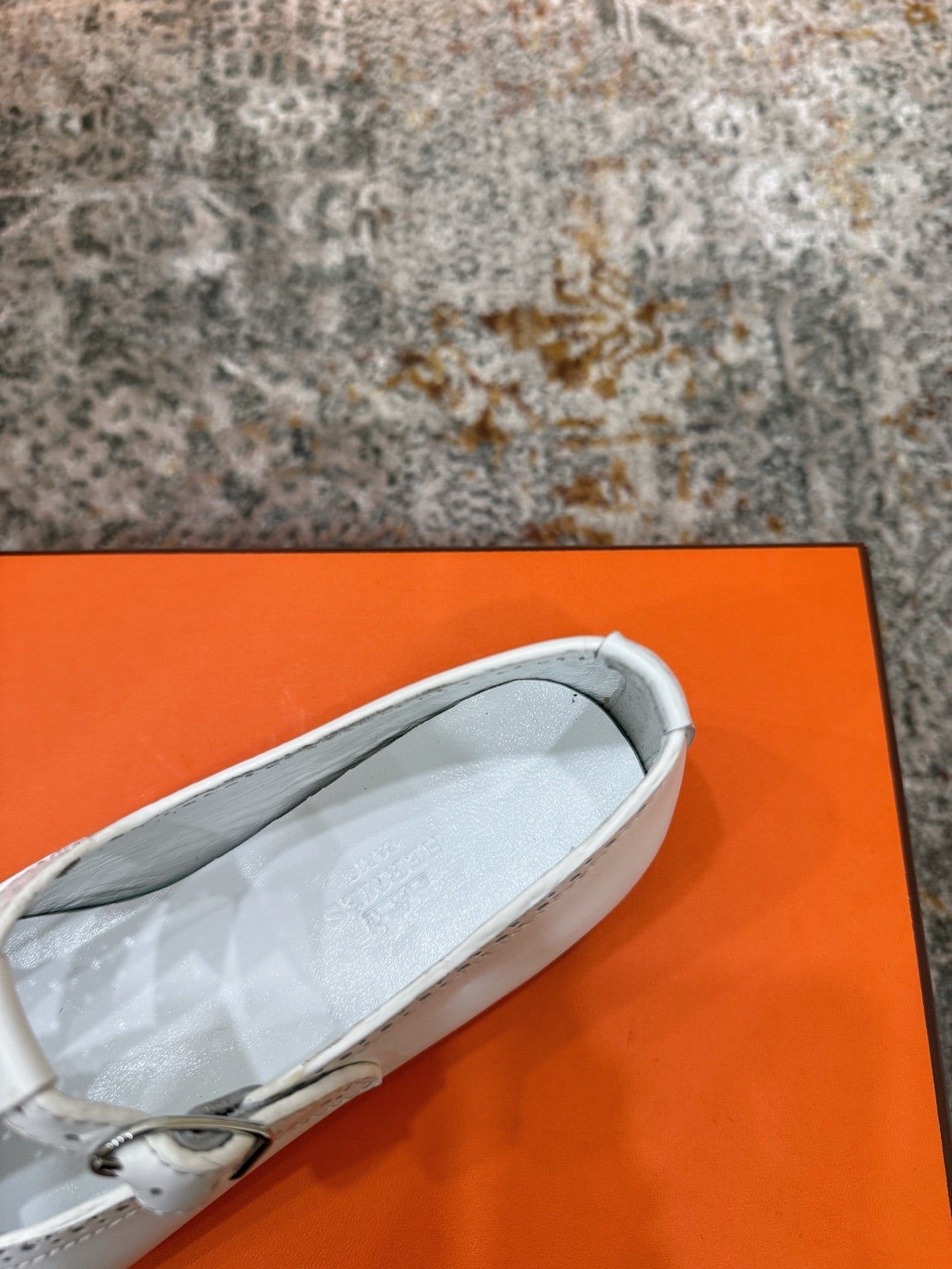 HM 26S PERFORATED BALLET FLATS IN WHITE CALFSKIN