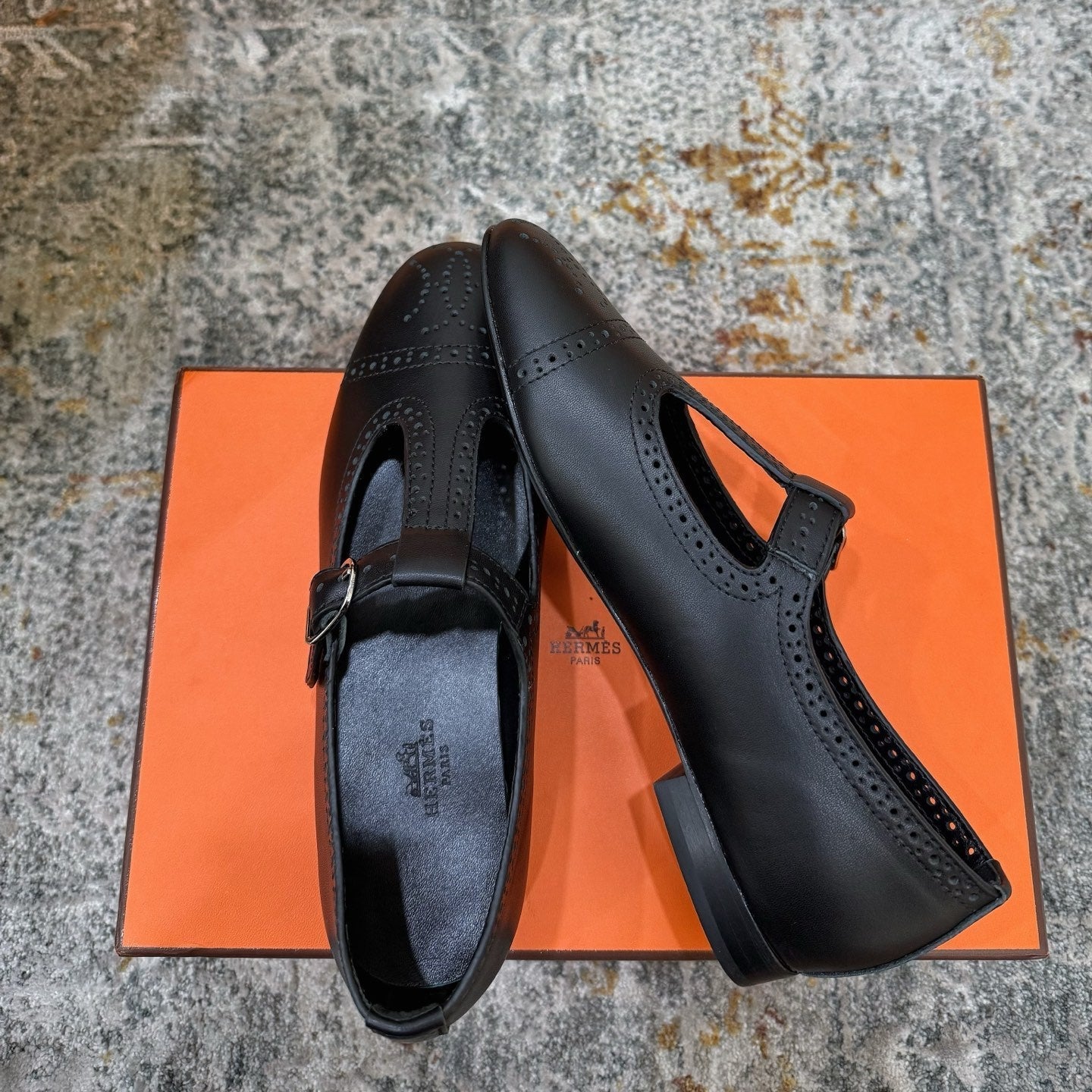 HM 26S PERFORATED BALLET FLATS IN BLACK CALFSKIN