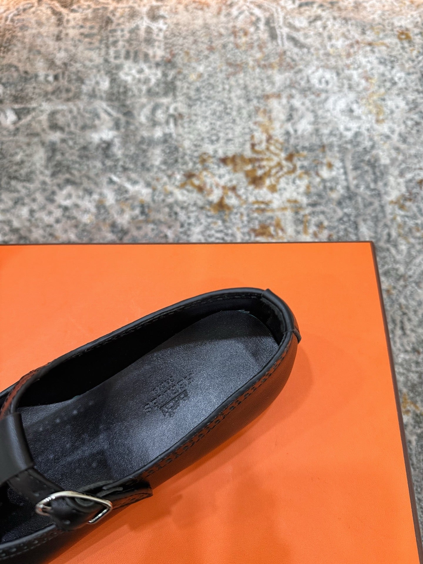 HM 26S PERFORATED BALLET FLATS IN BLACK CALFSKIN