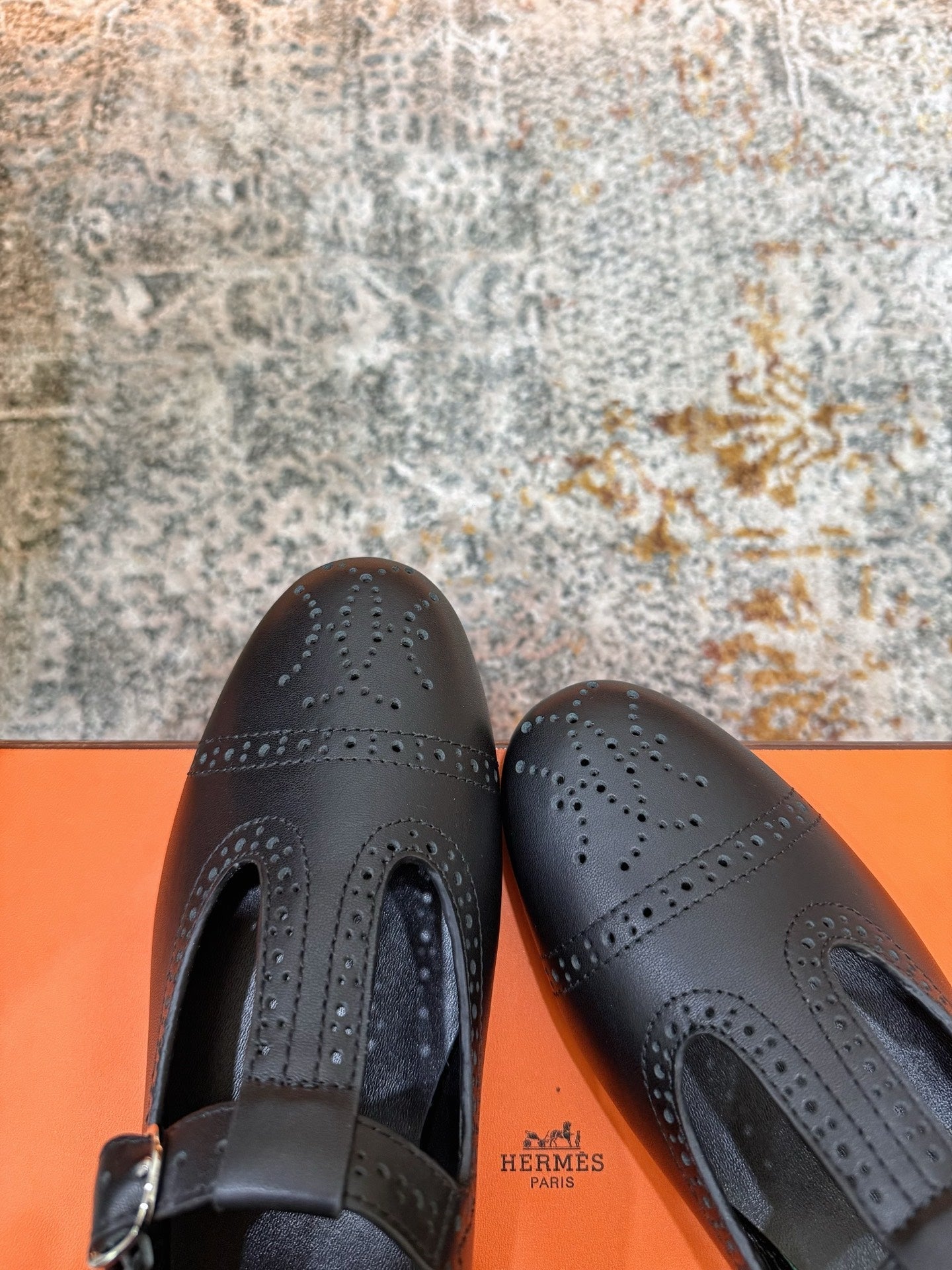 HM 26S PERFORATED BALLET FLATS IN BLACK CALFSKIN