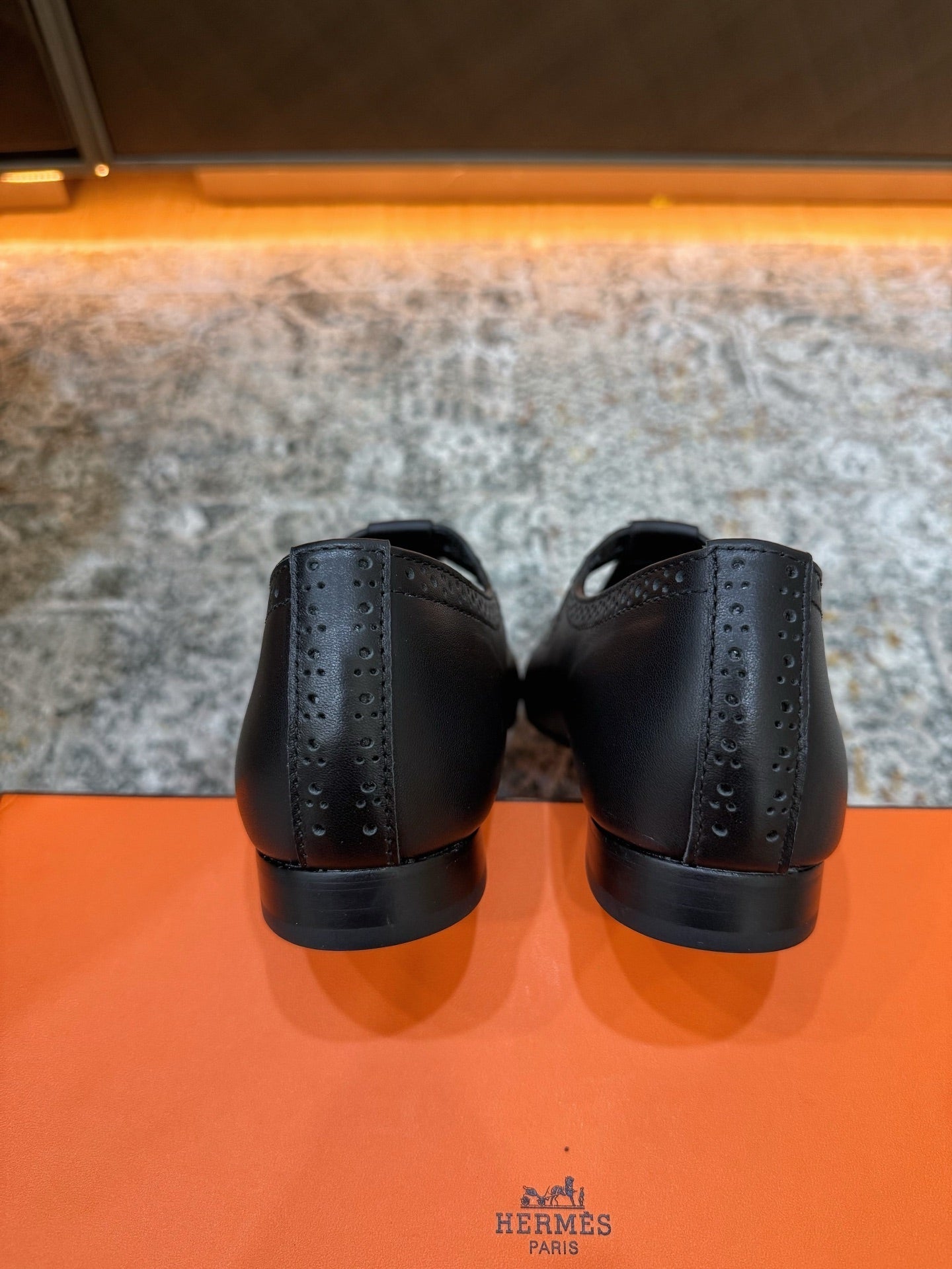 HM 26S PERFORATED BALLET FLATS IN BLACK CALFSKIN